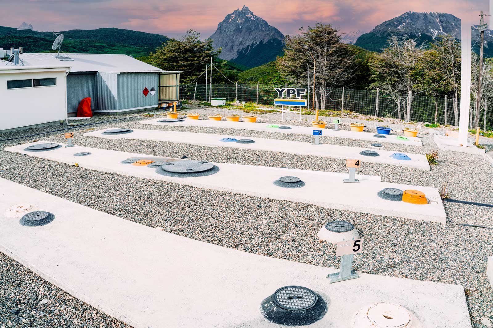 Estación de servicio Rio Olivia, tanques de combustibles